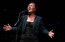 Carmen Linares