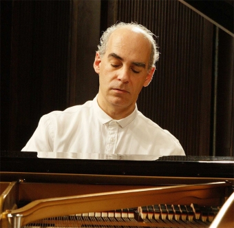 Miguel Ituarte, piano.