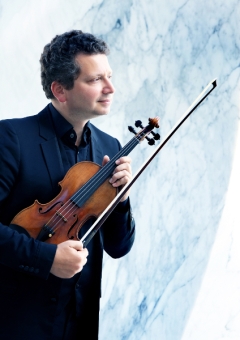 Dmitri Makhtin, violín.