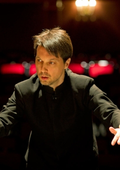 Roberto Forés, director.