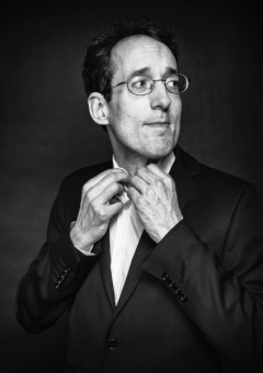 Pablo González, director.