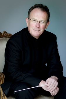 El director Gareth Jones.
 