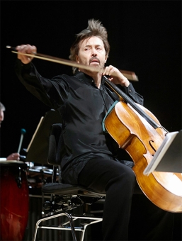 Ivan Monighetti, violonchelo.