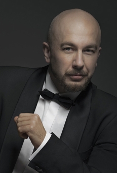 Rafal Siwek, bajo.