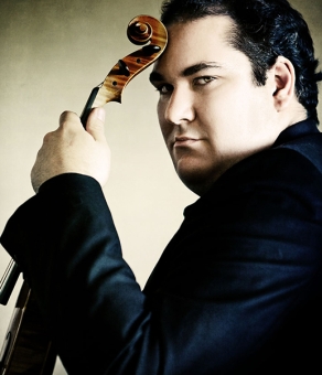 Joaquín Riquelme, biola.