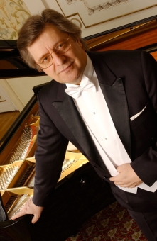 Piotr Paleczny, piano.
