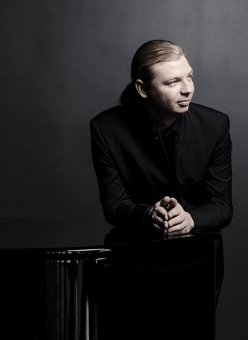Denis Kozhukhin, pianoa.